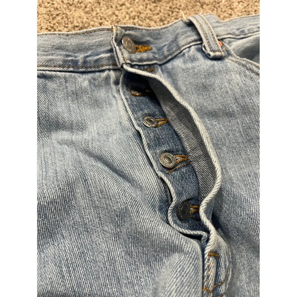 Levis 501 Original Fit Jeans Men 38x30 Light Wash Blue Denim Button Fly Straight
